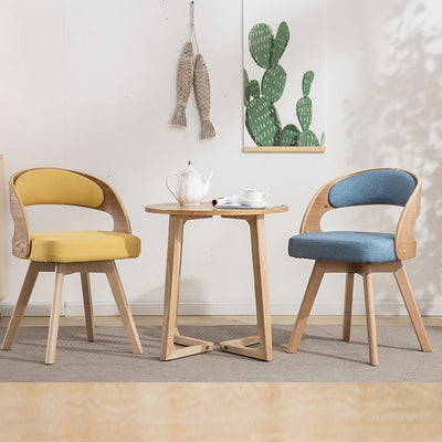 Chaise de salle à manger contemporaine en tissu nordique avec pieds en bois évasés et dossier courbé pour salle à manger 
