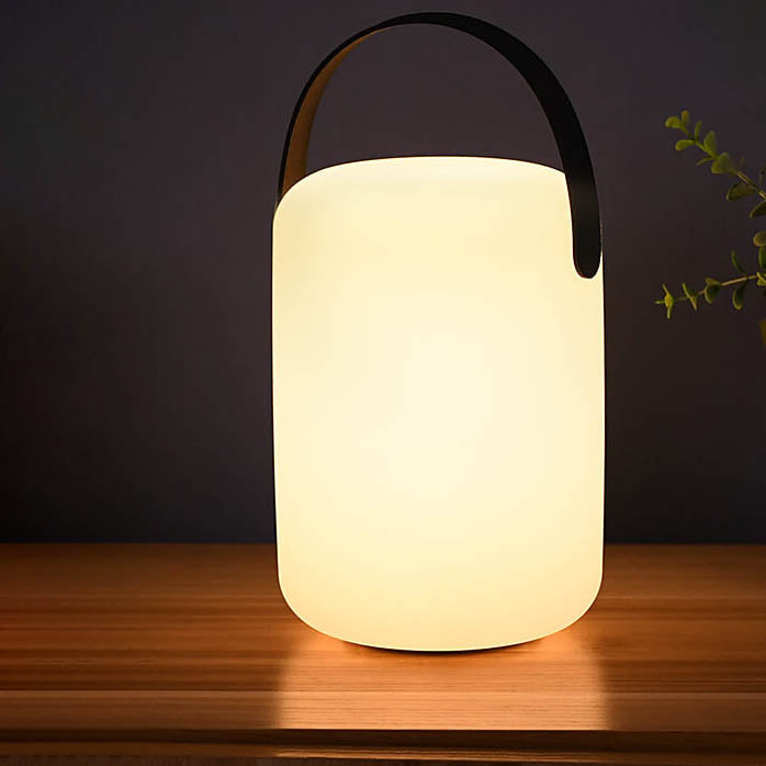 Moderne schlichte LED-Tischlampe aus PE-Kunststoff in runder oder quadratischer Form für die Outdoor-Terrasse 
