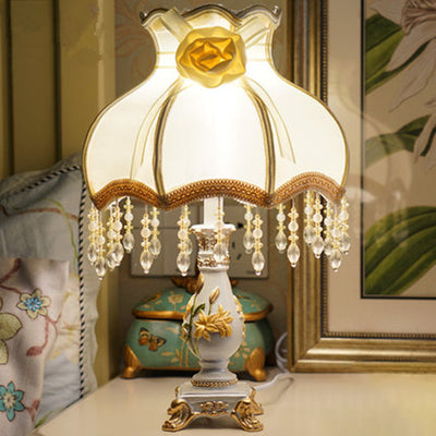 Traditional European Flower Pleated Fabric Resin Base 1-Light Table Lamp For Living Room