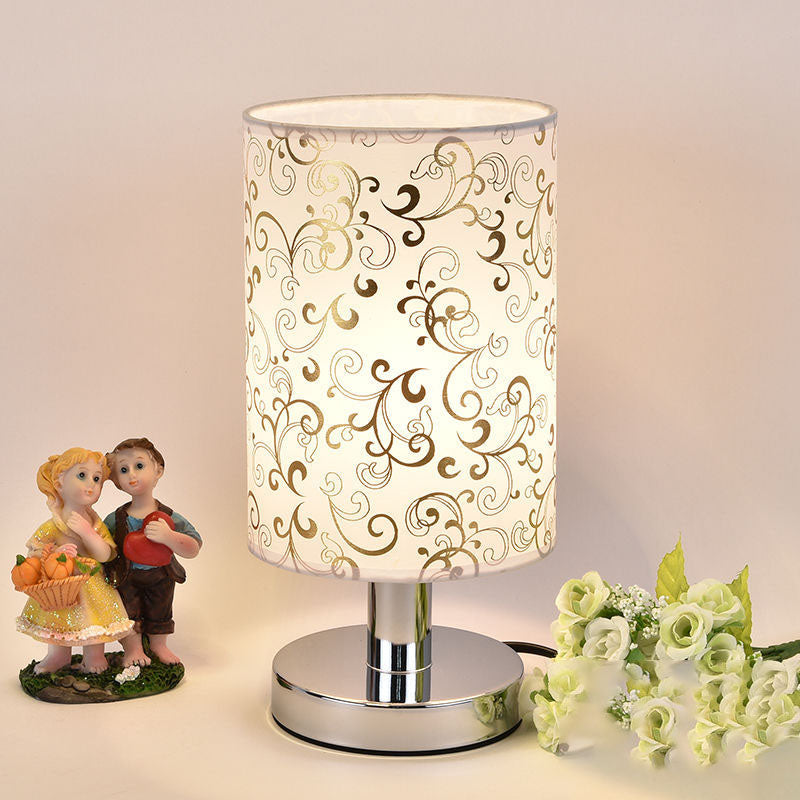 Moderne Art Deco Runde Hardware Stoff 1-Licht Tischlampe für Schlafzimmer 