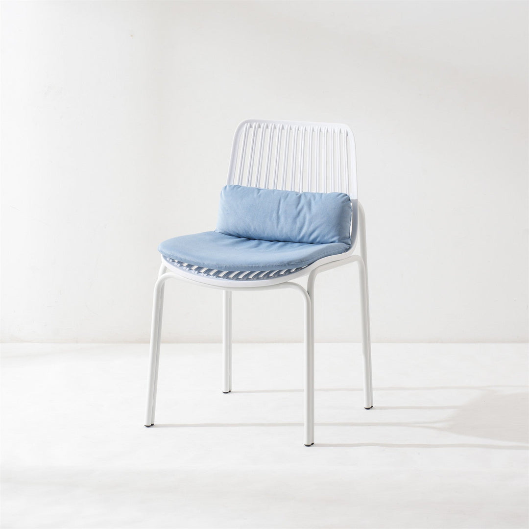 Chaise de salle à manger en plastique et métal avec dossier carré minimaliste moderne 