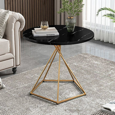 Table d'appoint moderne minimaliste ronde avec texture marbre et base polygonale en métal pour salon 