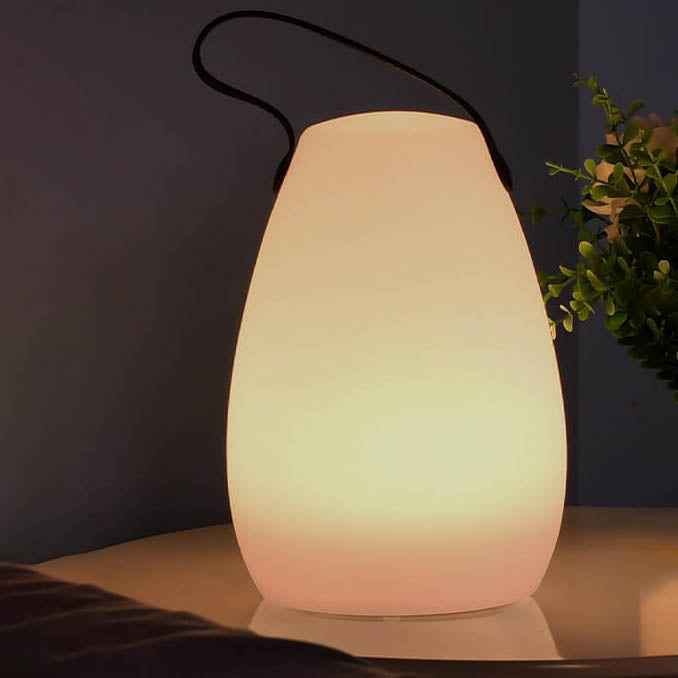 Moderne schlichte LED-Tischlampe aus PE-Kunststoff in runder oder quadratischer Form für die Outdoor-Terrasse 