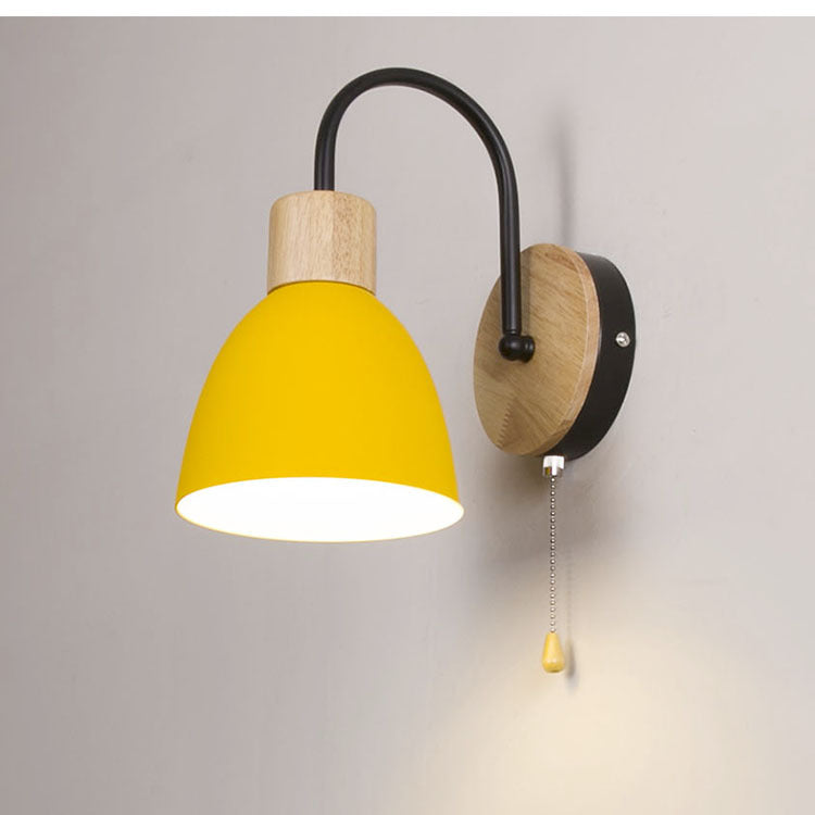 Moderne minimalistische Macaron gebogene Stange Runde Tasse Eisen Holz 1-Licht Wandleuchte Lampe für Schlafzimmer