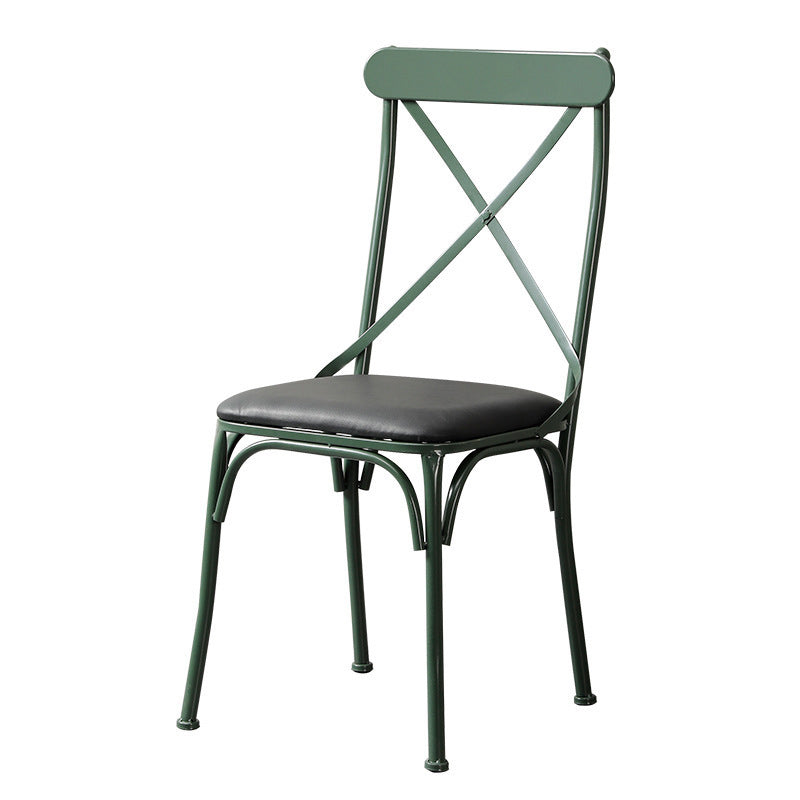 Ensemble de chaises et table de salle à manger en cuir industriel contemporain, bois, fer, avec dossier en forme de X pour salle à manger 