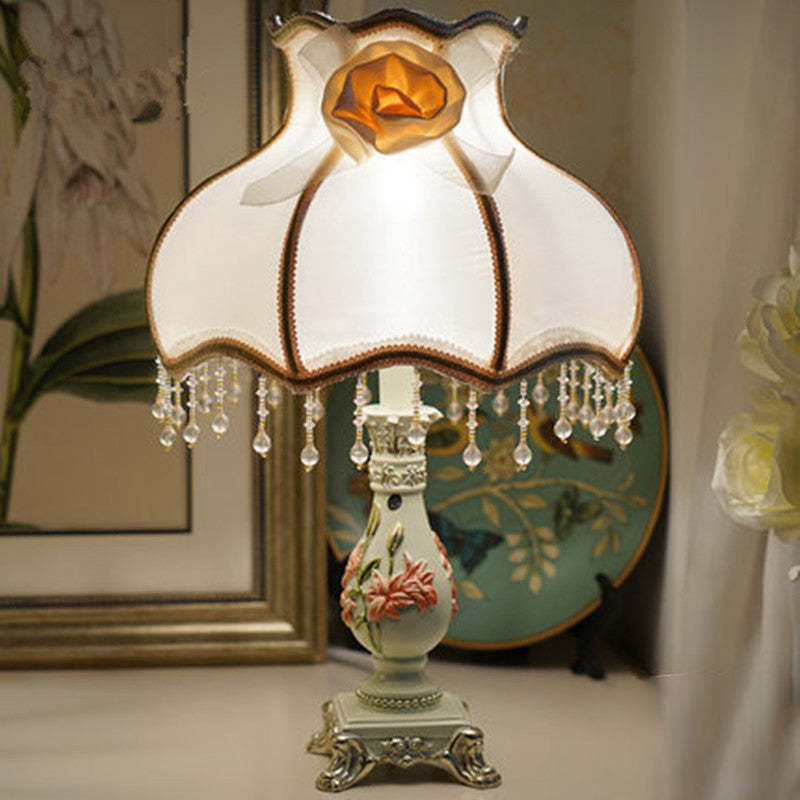 Traditional European Flower Pleated Fabric Resin Base 1-Light Table Lamp For Living Room