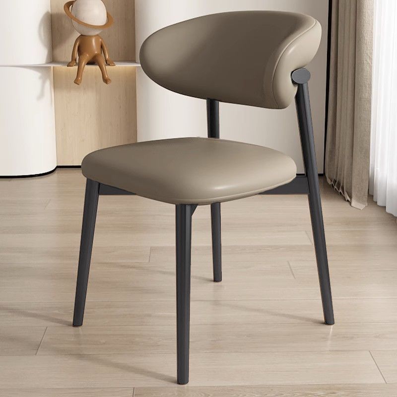 Moderna silla de comedor sin brazos de cuero nappa cuadrado nórdico contemporáneo con marco de metal para comedor 