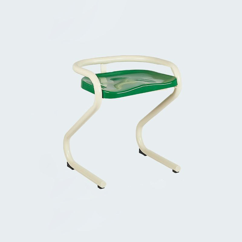 Chaise de salle à manger moderne mi-siècle avec cadre incurvé en plastique ABS et métal, dossier et accoudoirs 