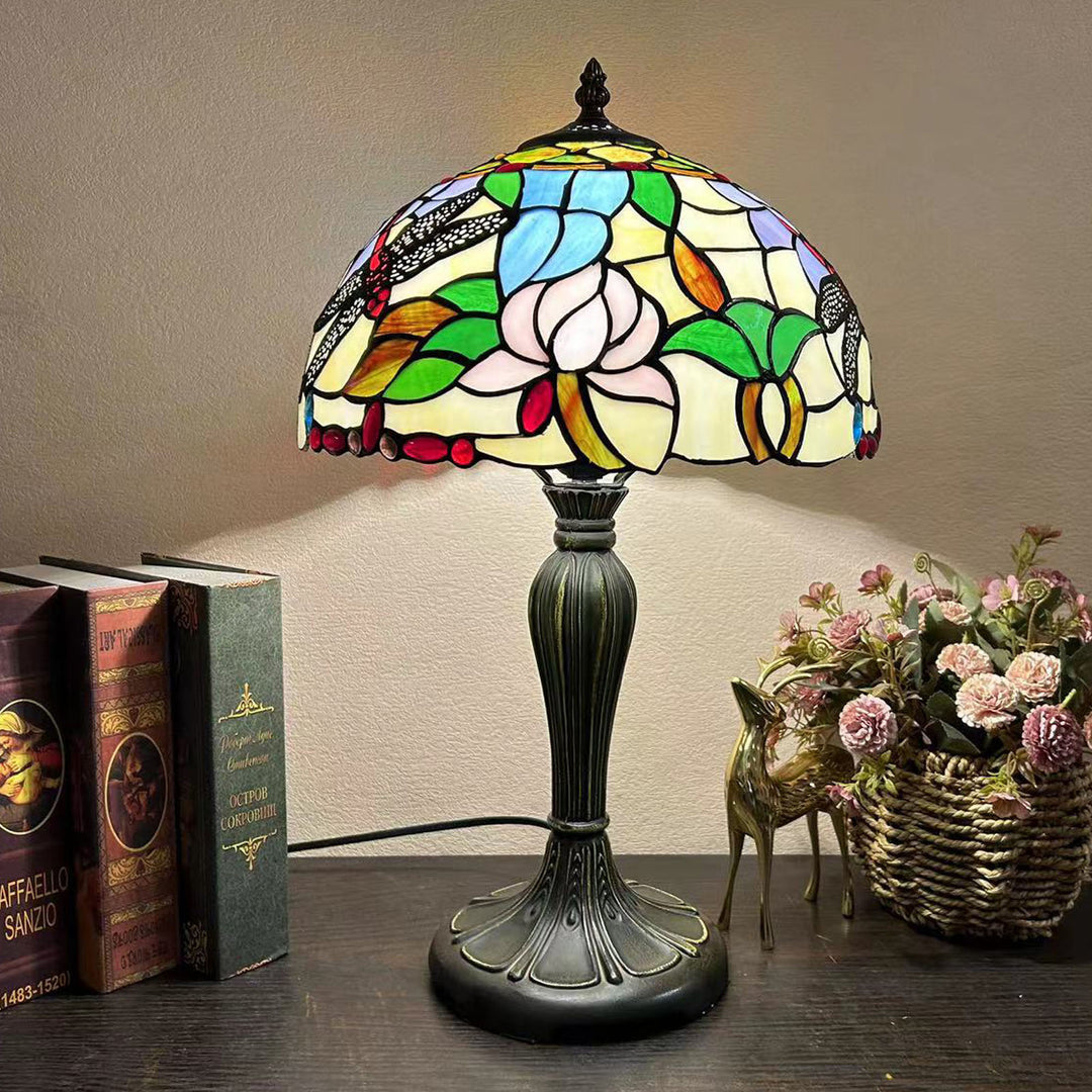 Lampe de table à 1 lumière avec dôme en verre métallique Tiffany traditionnel, motif raisin, fleur, libellule et papillon pour chevet 