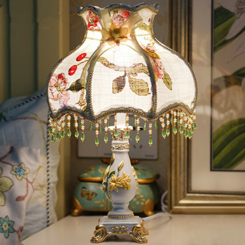 Traditional European Flower Pleated Fabric Resin Base 1-Light Table Lamp For Living Room