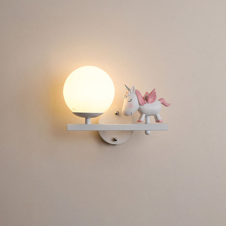 Zeitgenössische kreative Kinder Mädchen Einhorn Kugel Harz Eisen Glas 1-Licht Wandleuchte für Schlafzimmer 