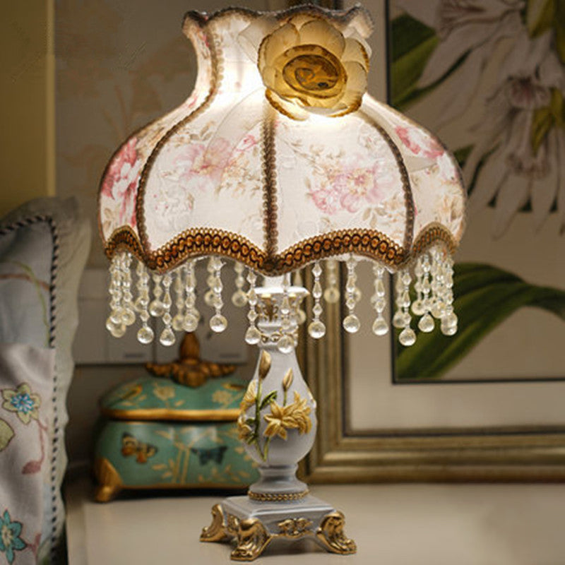 Traditional European Flower Pleated Fabric Resin Base 1-Light Table Lamp For Living Room