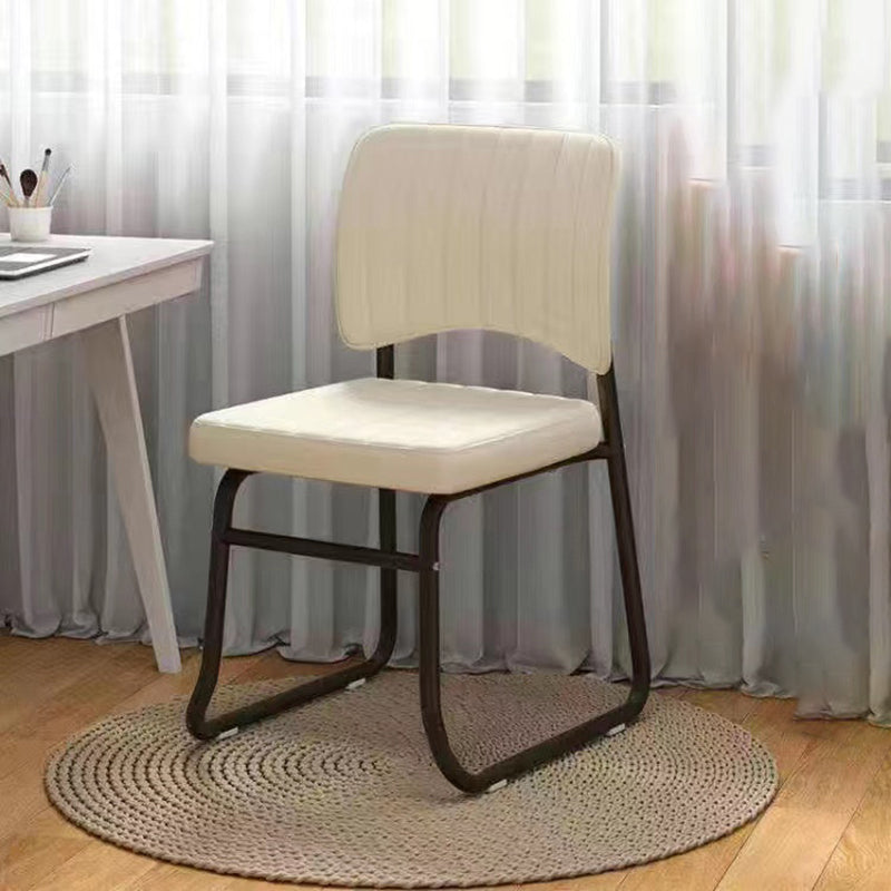 Moderner minimalistischer quadratischer PU-Leder stapelbarer Schreibtischstuhl mit Rückenlehne für das Home-Office 