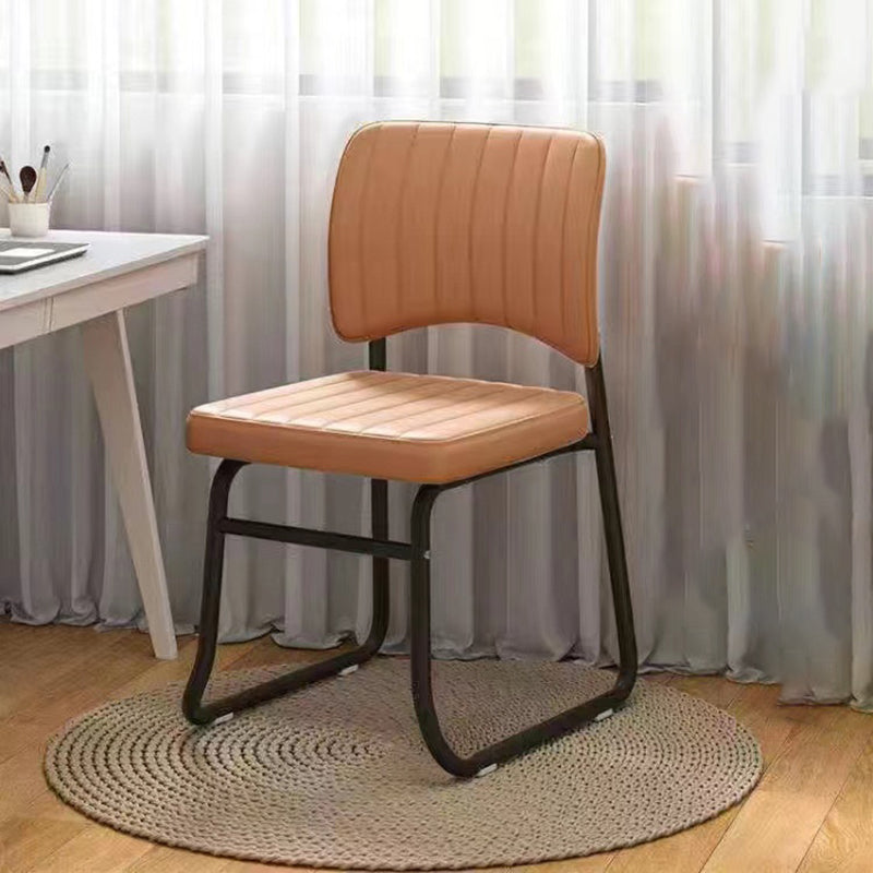 Chaise de bureau empilable en cuir PU carrée minimaliste moderne avec dossier pour la maison et le bureau 