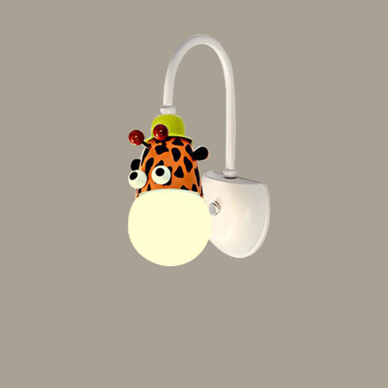 Lámpara de aplique de pared LED de hierro con vidrio redondo y diseño de criatura creativa contemporánea para dormitorio 