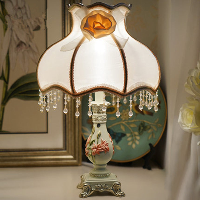 Traditional European Flower Pleated Fabric Resin Base 1-Light Table Lamp For Living Room
