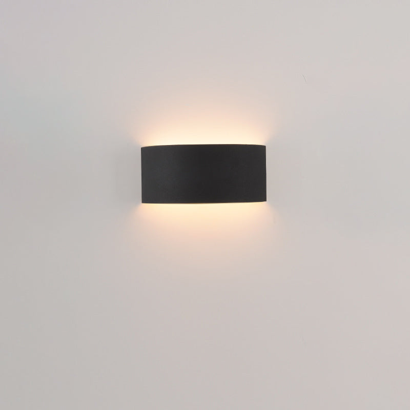 Moderne minimalistische halbrunde LED-Wandleuchte aus Eisen für Wohnzimmer 