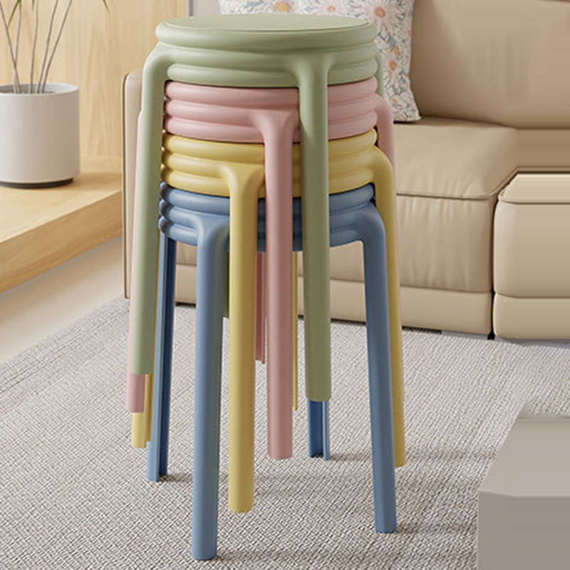 Zeitgenössischer skandinavischer runder Macaron-Stuhl aus Kunststoff, stapelbar für das Wohnzimmer 