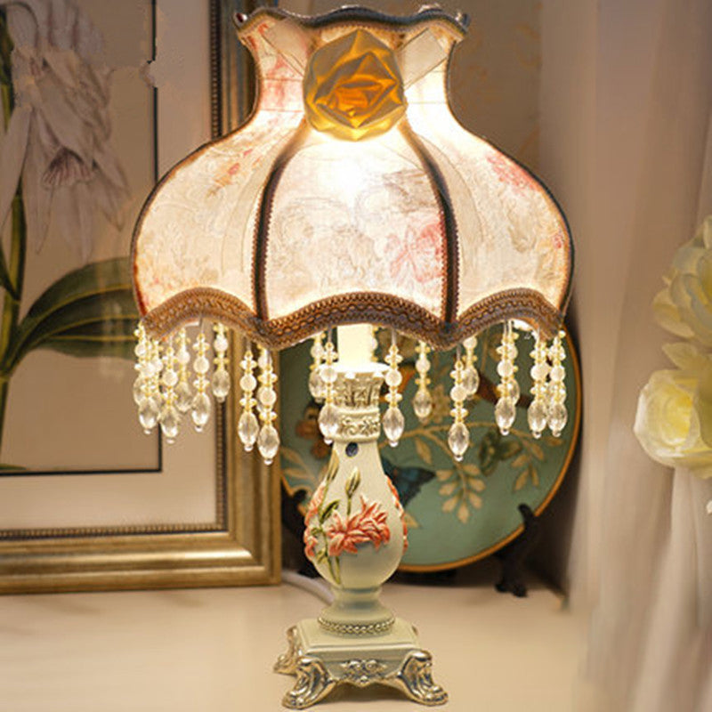 Traditional European Flower Pleated Fabric Resin Base 1-Light Table Lamp For Living Room