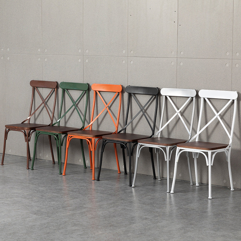 Ensemble de chaises et table de salle à manger en cuir industriel contemporain, bois, fer, avec dossier en forme de X pour salle à manger 
