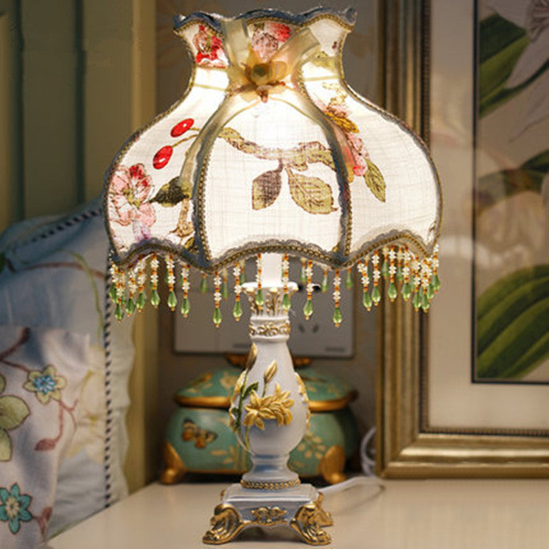 Traditional European Flower Pleated Fabric Resin Base 1-Light Table Lamp For Living Room