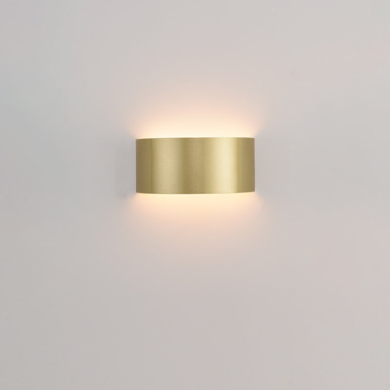 Moderne minimalistische halbrunde LED-Wandleuchte aus Eisen für Wohnzimmer 
