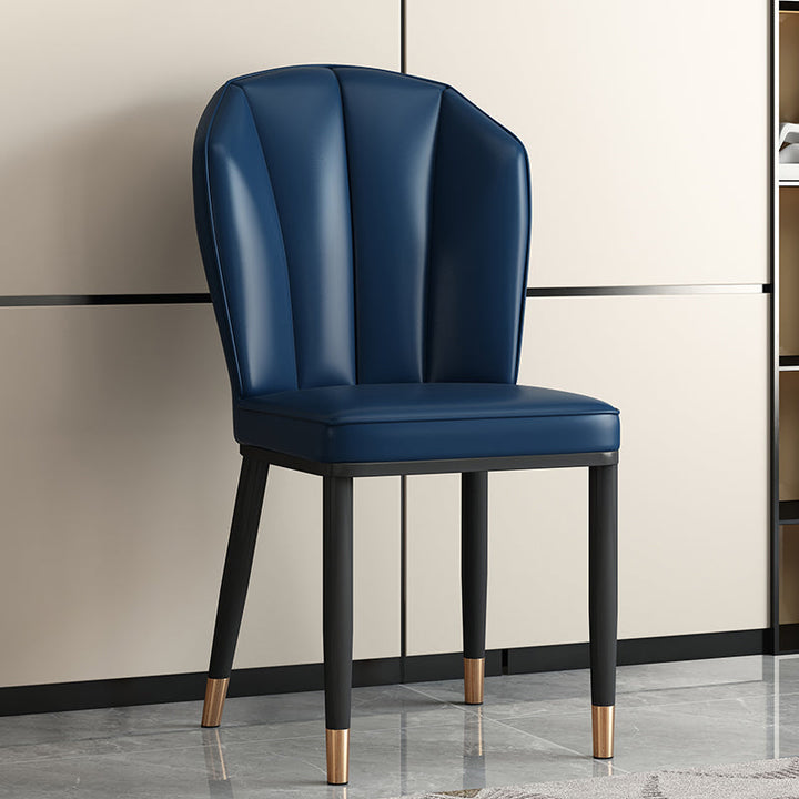 Chaise de salle à manger moderne en cuir artificiel de luxe en acier au carbone avec dossier en éponge carrée 
