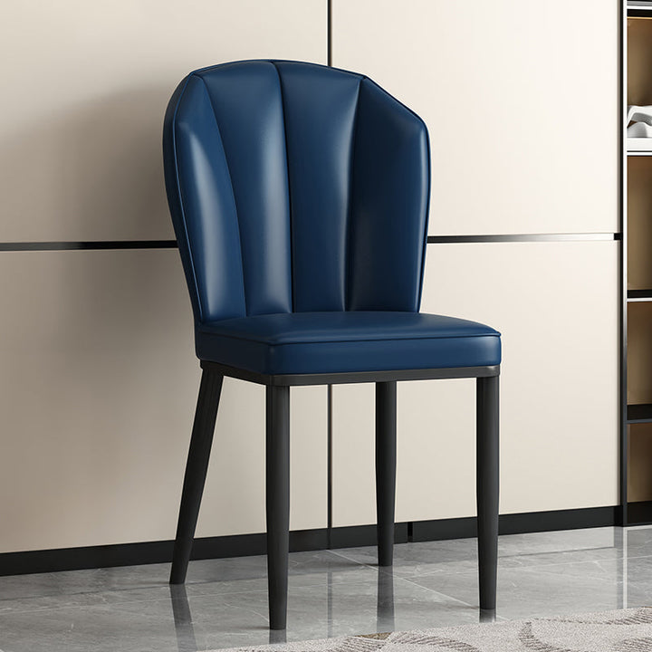 Chaise de salle à manger moderne en cuir artificiel de luxe en acier au carbone avec dossier en éponge carrée 