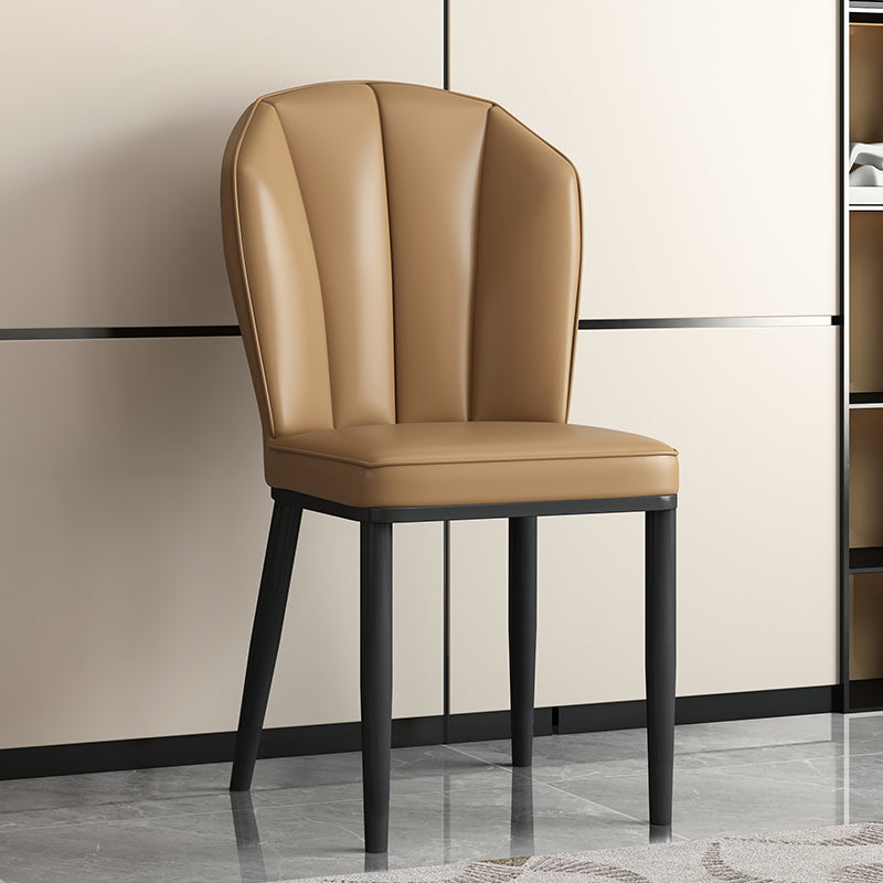 Chaise de salle à manger avec dossier en cuir moderne de luxe en acier au carbone et éponge, coque carrée pour salle à manger 