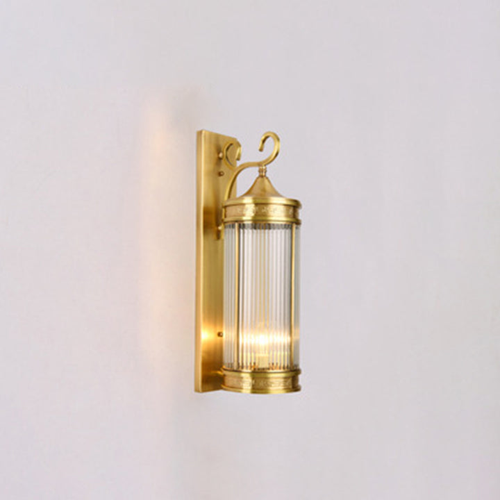 Applique murale extérieure contemporaine de luxe avec cadre en laiton et abat-jour en verre à motif d&