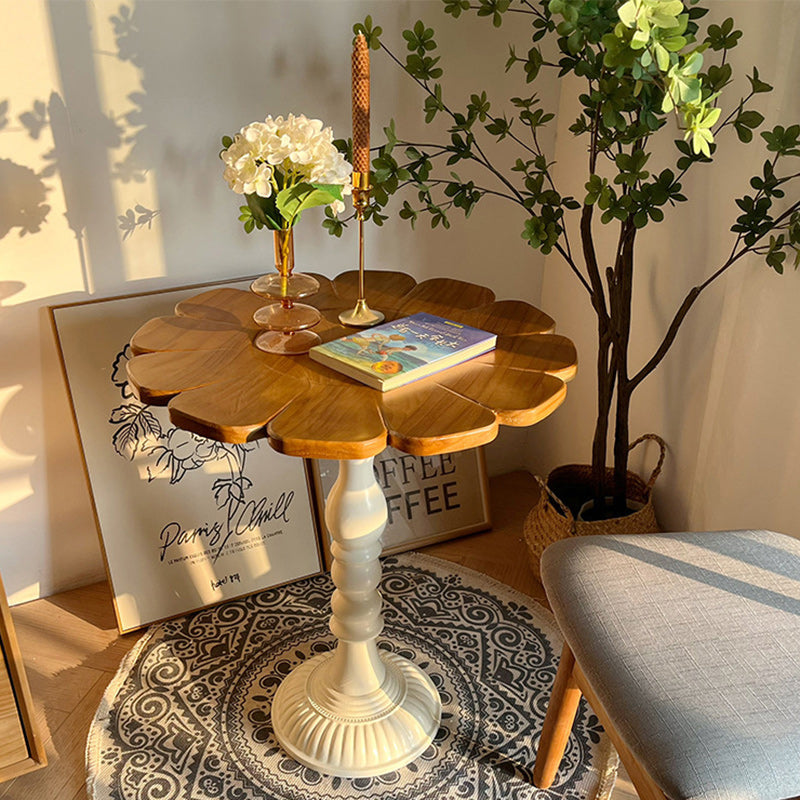 Traditioneller Vintage-Blumen-geprägter runder Massivholz-Beistelltisch 1-stufig für das Wohnzimmer 