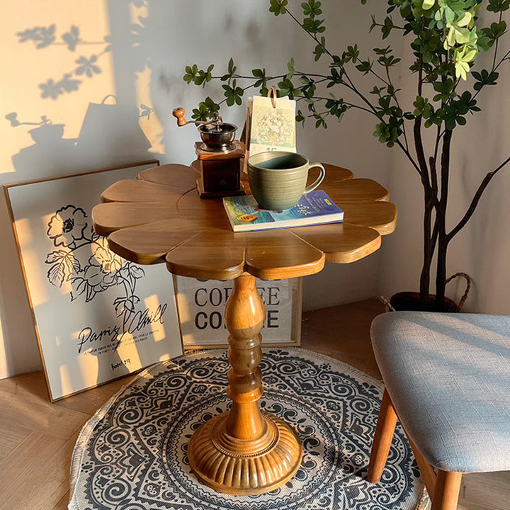 Traditioneller Vintage-Blumen-geprägter runder Massivholz-Beistelltisch 1-stufig für das Wohnzimmer 