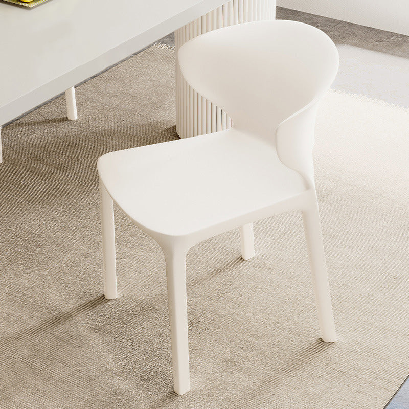 Zeitgenössischer skandinavischer PP-Kunststoff-Quadratischer ergonomisch gestalteter stapelbarer Esszimmerstuhl mit Rückenlehne für das Esszimmer 