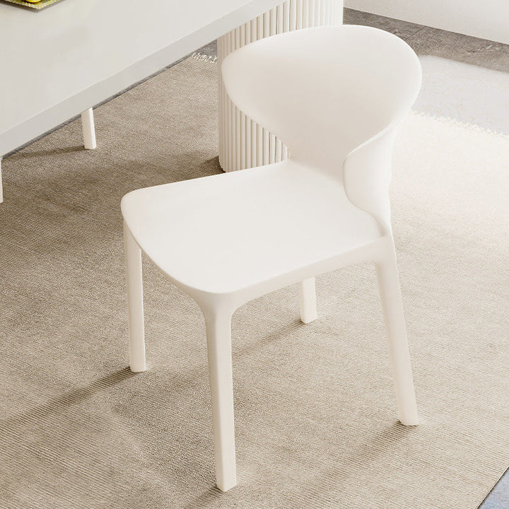 Zeitgenössischer skandinavischer PP-Kunststoff-Quadratischer ergonomisch gestalteter stapelbarer Esszimmerstuhl mit Rückenlehne für das Esszimmer 