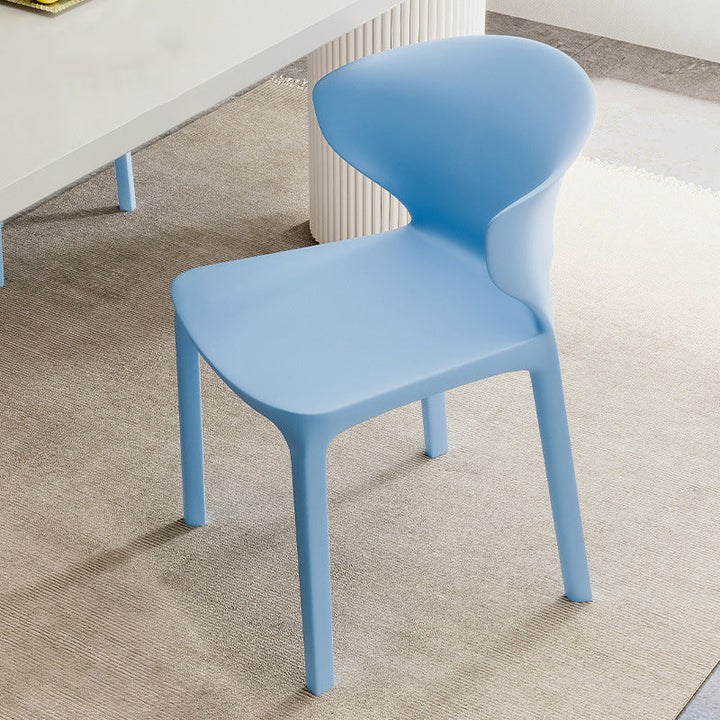 Zeitgenössischer skandinavischer PP-Kunststoff-Quadratischer ergonomisch gestalteter stapelbarer Esszimmerstuhl mit Rückenlehne für das Esszimmer 