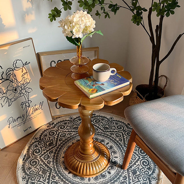 Traditioneller Vintage-Blumen-geprägter runder Massivholz-Beistelltisch 1-stufig für das Wohnzimmer 