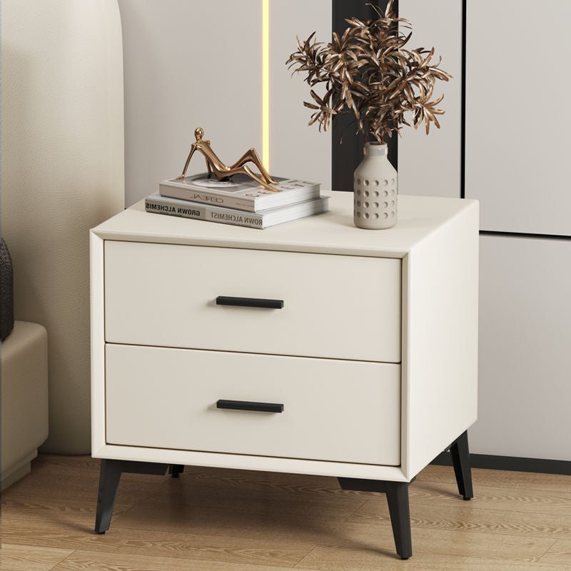 Table de nuit moderne de luxe en cuir microfibre carré avec placage de pierre et panneau en bois massif à 2 tiroirs pour chambre 