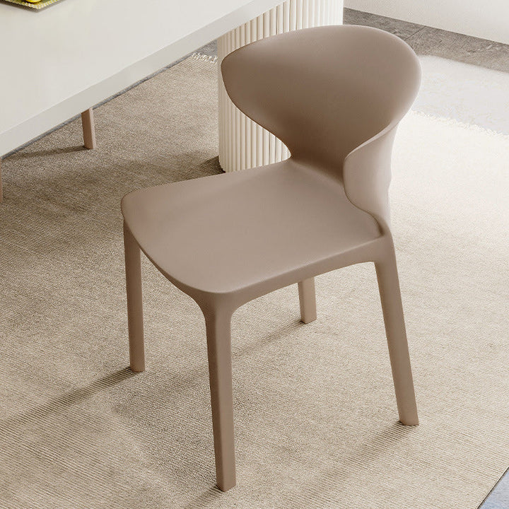 Zeitgenössischer skandinavischer PP-Kunststoff-Quadratischer ergonomisch gestalteter stapelbarer Esszimmerstuhl mit Rückenlehne für das Esszimmer 