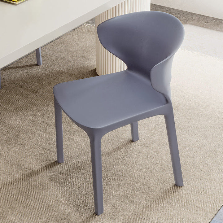 Zeitgenössischer skandinavischer PP-Kunststoff-Quadratischer ergonomisch gestalteter stapelbarer Esszimmerstuhl mit Rückenlehne für das Esszimmer 