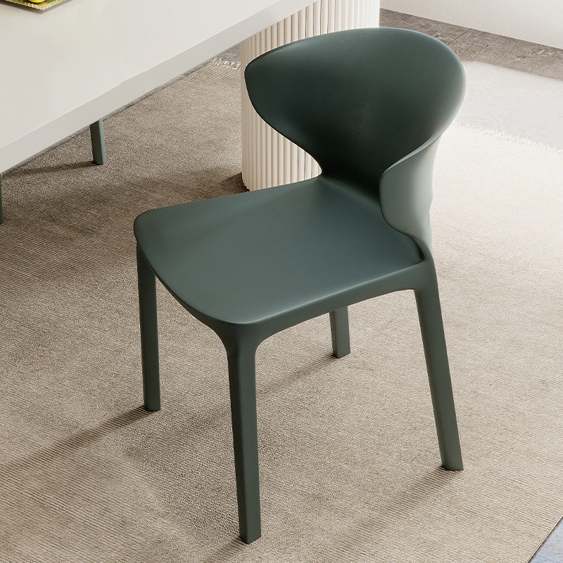 Zeitgenössischer skandinavischer PP-Kunststoff-Quadratischer ergonomisch gestalteter stapelbarer Esszimmerstuhl mit Rückenlehne für das Esszimmer 