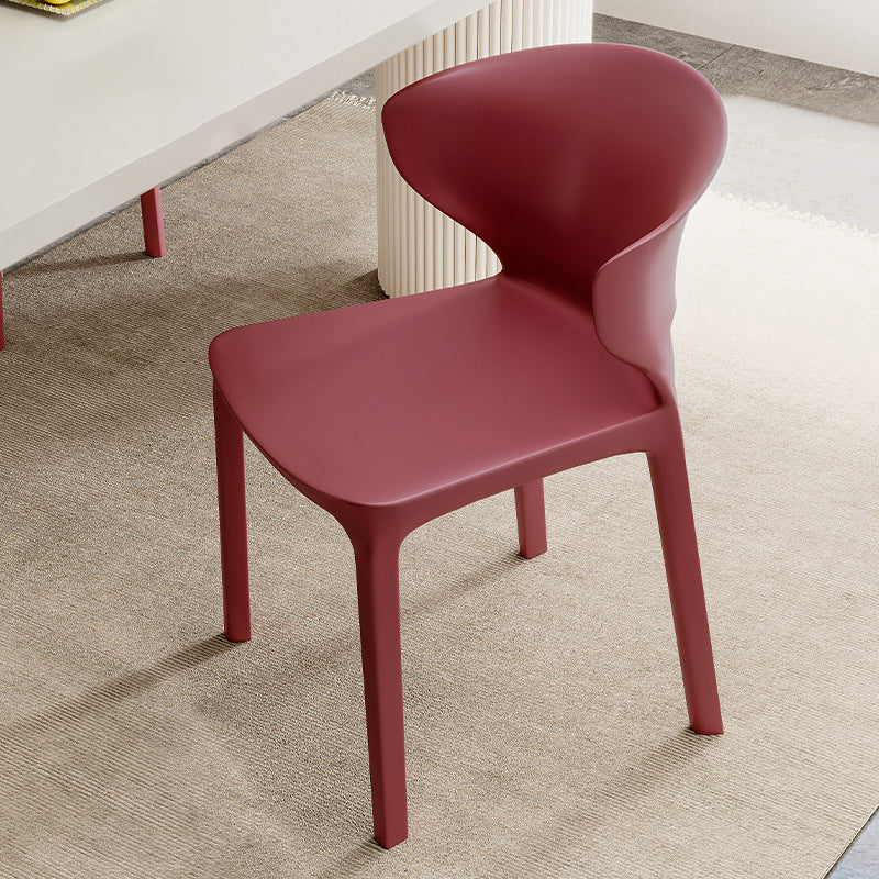 Zeitgenössischer skandinavischer PP-Kunststoff-Quadratischer ergonomisch gestalteter stapelbarer Esszimmerstuhl mit Rückenlehne für das Esszimmer 