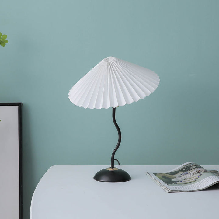 Lampe de table 1 lumière avec base courbée et abat-jour plissé vintage danois 