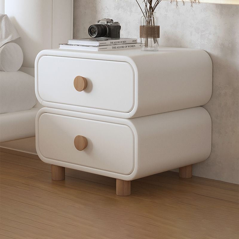 Moderner minimalistischer rechteckiger Nachttisch aus mitteldichter Faserplatte, kratzfestem Leder und Massivholz mit 2 Schubladen für das Schlafzimmer 