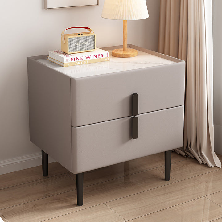 Table de chevet carré arrondi en pin, acier au carbone, cuir en microfibre, pierre frittée scandinave contemporaine à 2 tiroirs pour chambre 