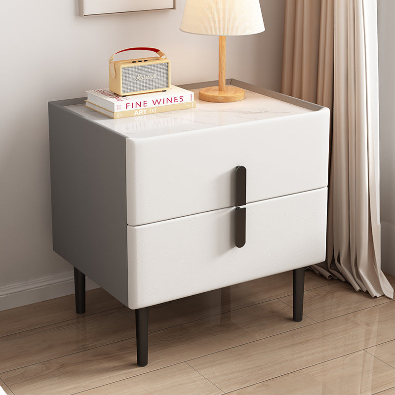 Table de chevet carré arrondi en pin, acier au carbone, cuir en microfibre, pierre frittée scandinave contemporaine à 2 tiroirs pour chambre 