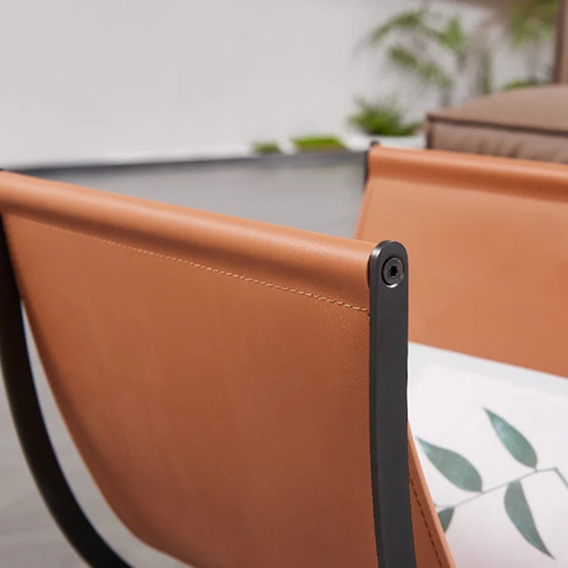 Table d’appoint artistique en forme de U avec base croisée, en cuir synthétique façon selle – table d’accent créative pour salon 