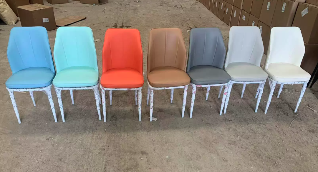 Moderner minimalistischer quadratischer Metallstuhl aus Kunst-Nappaleder mit Rückenlehne ohne Armlehnen für Esszimmer &amp; Küche 