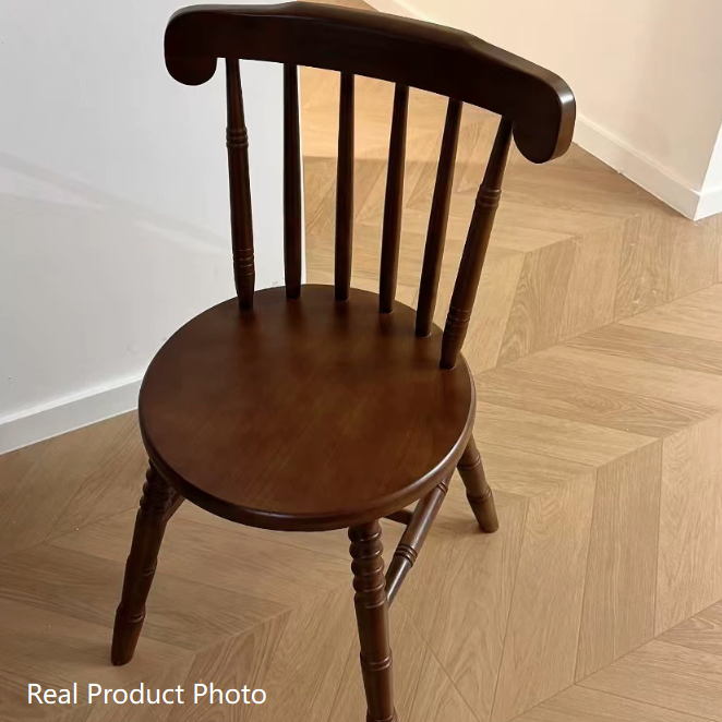 Chaise de salle à manger moderne du milieu du siècle en bois massif rond avec dossier à broches et repose-pieds 