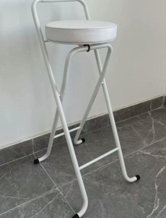 Tabouret de bar pliable contemporain en cuir PU rond industriel avec tube en fer, dossier bas et repose-pieds pour salle à manger 