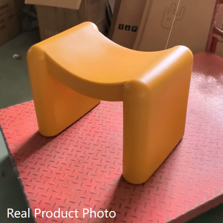 Tabouret bas en plastique portable empilable avec siège incurvé nordique contemporain pour salon 